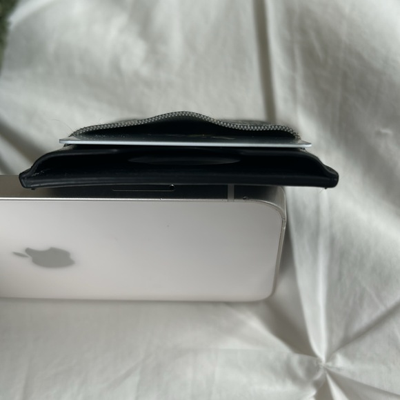 Thread Wallets Magnetic Wallet - Picture 3 of 5